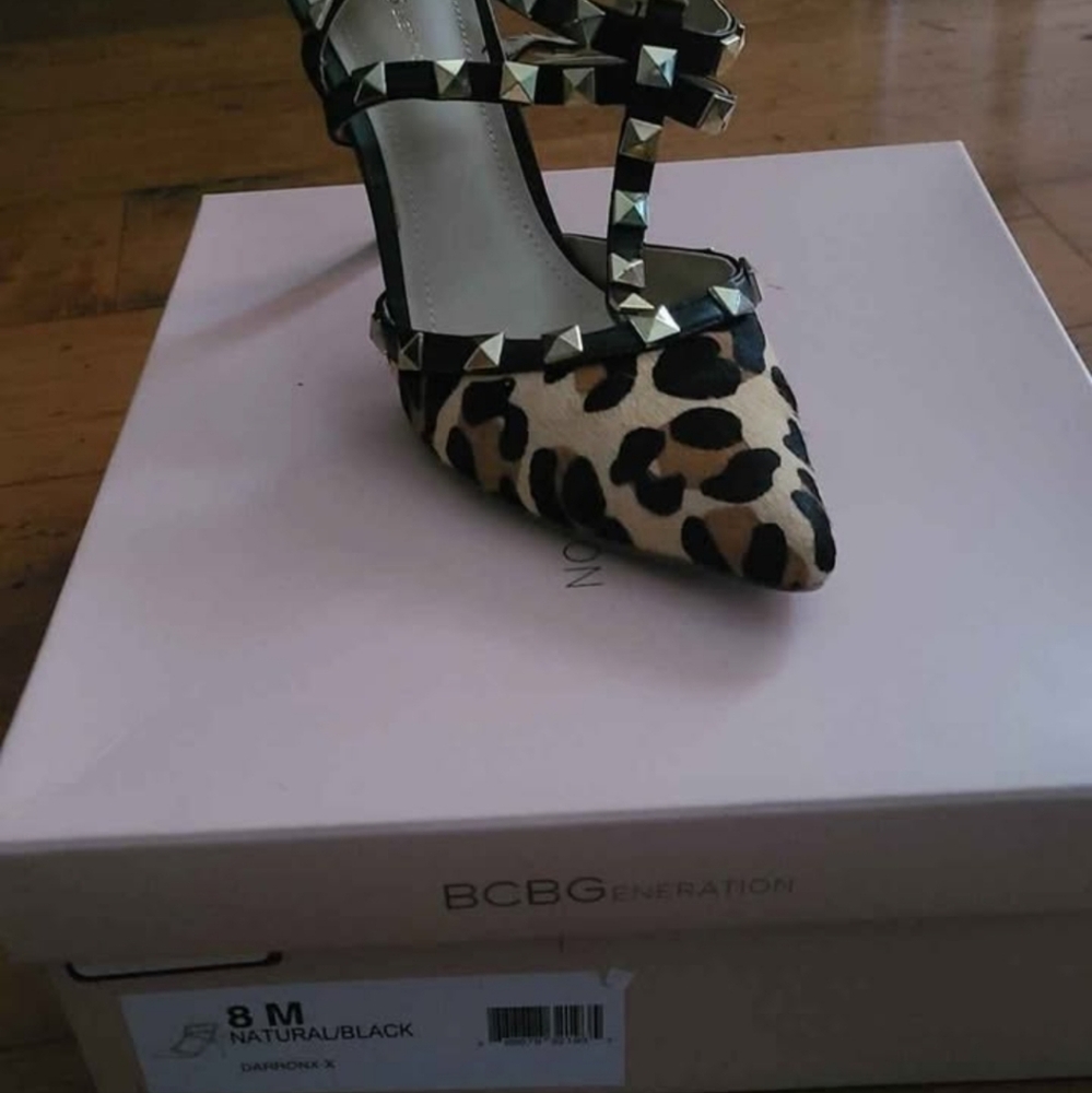 BCBGeneration Darron Leopard Pump - Picture 4 of 4